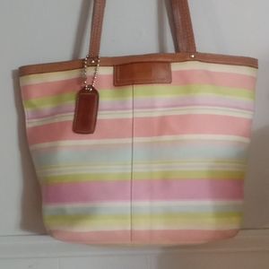 Coach handbag Not been used its Bright!